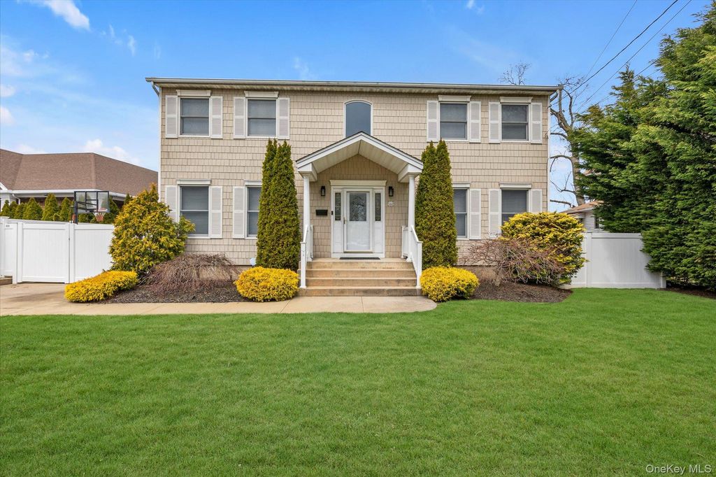 3249 Woodward Avenue, Wantagh, NY 11793