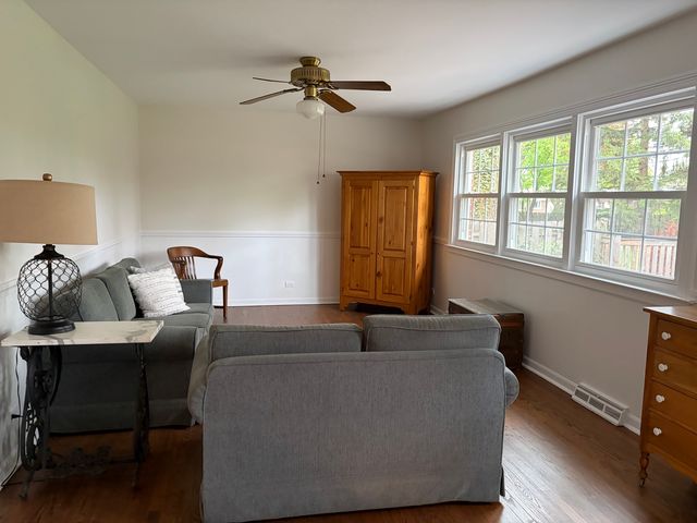 909 E Rockwell Street, Arlington Heights, IL 60005