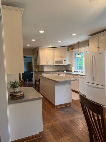 909 E Rockwell Street, Arlington Heights, IL 60005