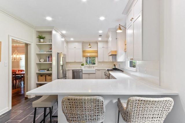 2880 BELFORT DR, Germantown, TN 38138