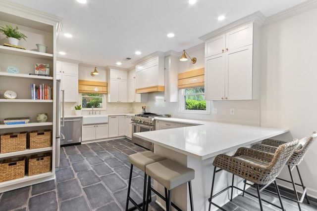 2880 BELFORT DR, Germantown, TN 38138