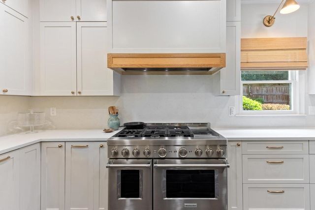 2880 BELFORT DR, Germantown, TN 38138