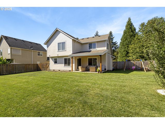 420 N 7TH St, Carlton, OR 97111