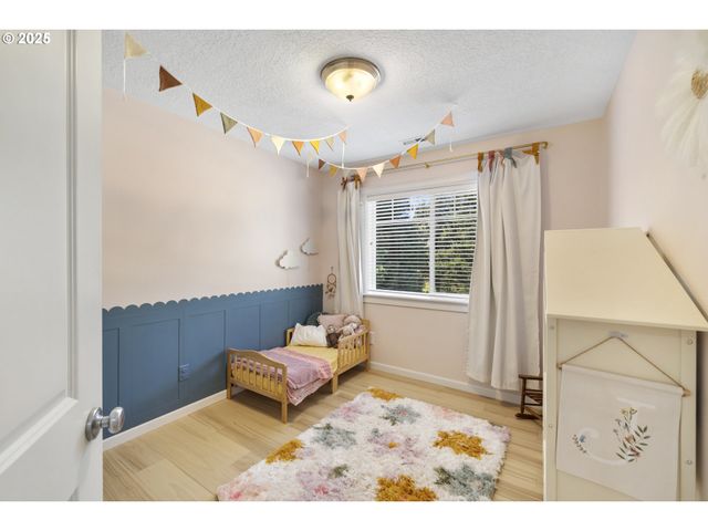 420 N 7TH St, Carlton, OR 97111