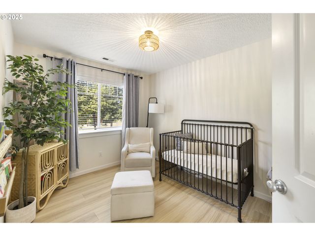 420 N 7TH St, Carlton, OR 97111