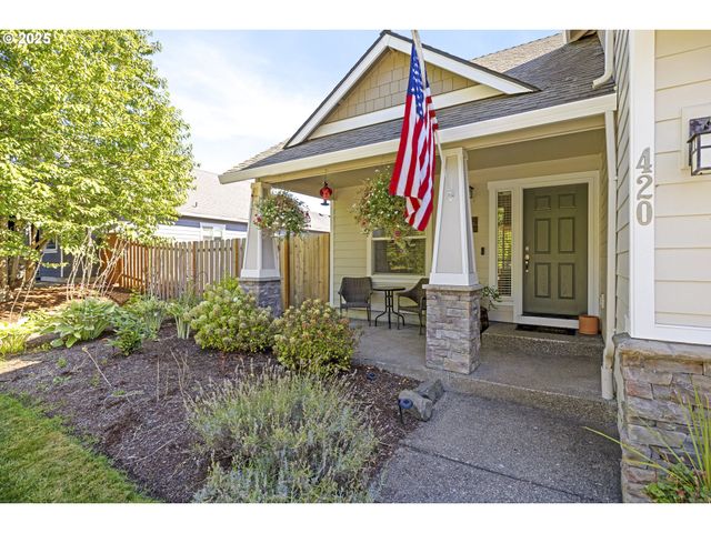 420 N 7TH St, Carlton, OR 97111