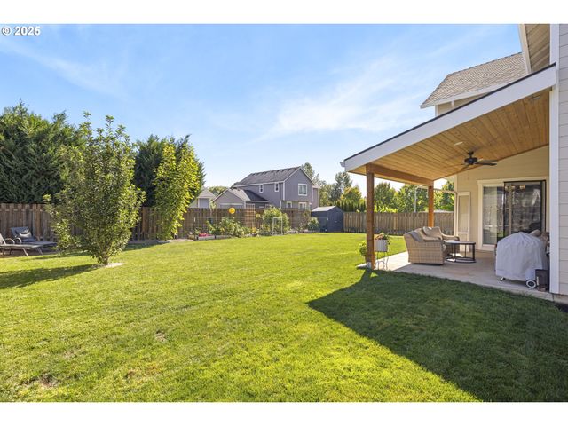 420 N 7TH St, Carlton, OR 97111