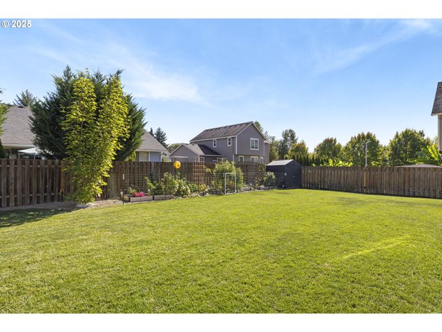 420 N 7TH St, Carlton, OR 97111