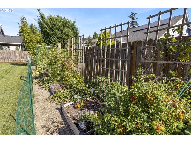 420 N 7TH St, Carlton, OR 97111