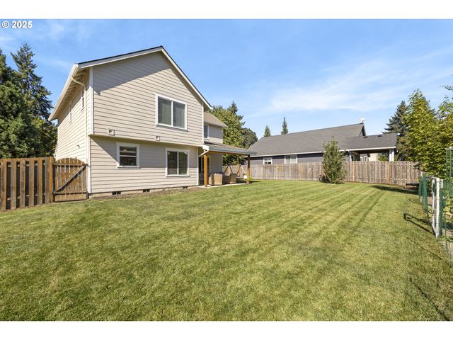 420 N 7TH St, Carlton, OR 97111