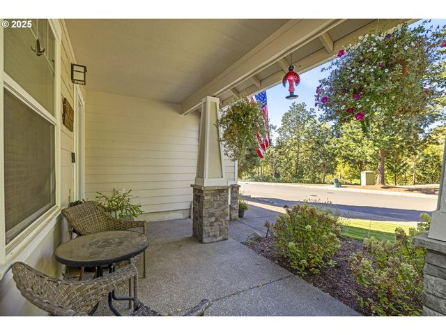 420 N 7TH St, Carlton, OR 97111