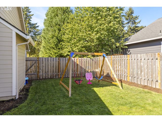 420 N 7TH St, Carlton, OR 97111