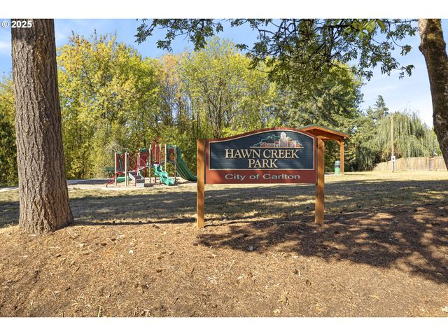 420 N 7TH St, Carlton, OR 97111