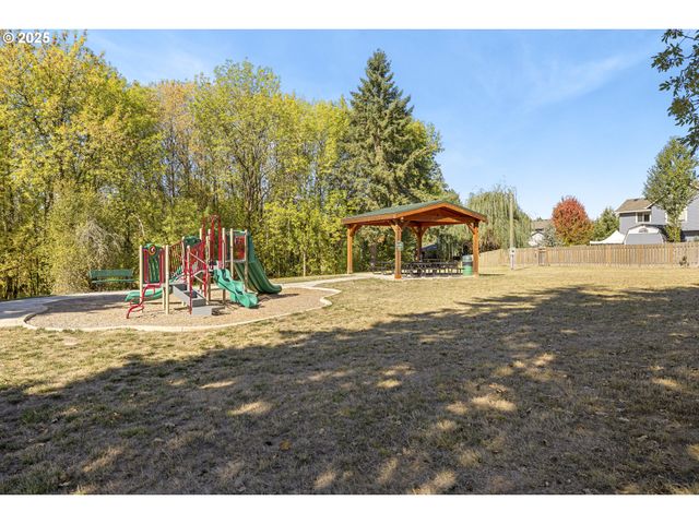 420 N 7TH St, Carlton, OR 97111