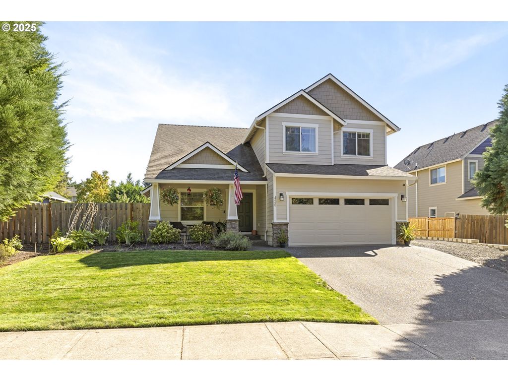 420 N 7TH St, Carlton, OR 97111