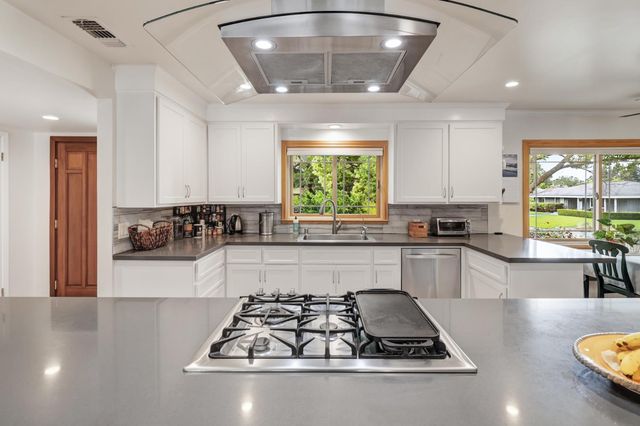 1501 Elsdon Cir, Carmichael, CA 95608