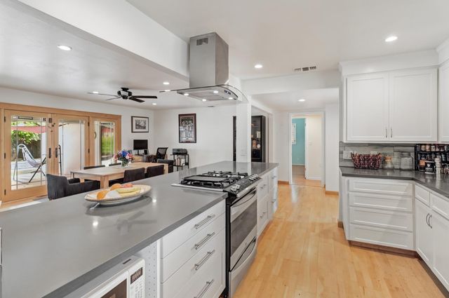 1501 Elsdon Cir, Carmichael, CA 95608