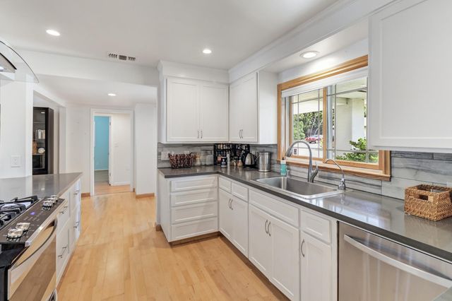 1501 Elsdon Cir, Carmichael, CA 95608