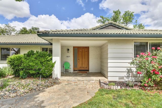 1501 Elsdon Cir, Carmichael, CA 95608