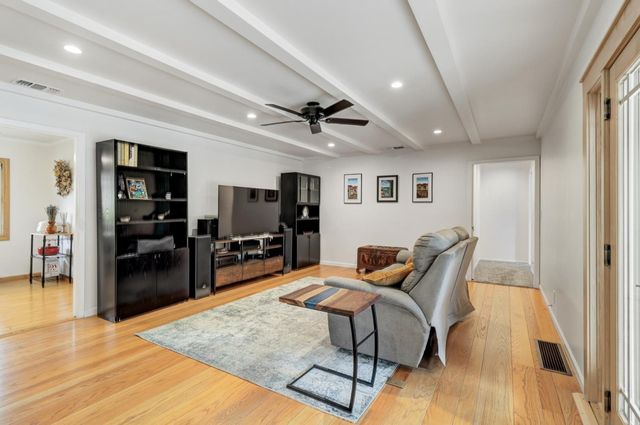 1501 Elsdon Cir, Carmichael, CA 95608