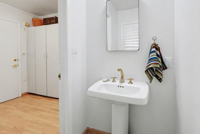 1501 Elsdon Cir, Carmichael, CA 95608