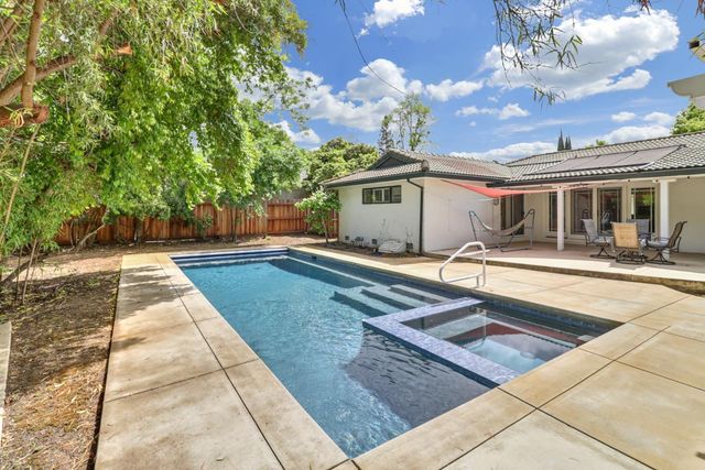 1501 Elsdon Cir, Carmichael, CA 95608