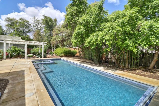 1501 Elsdon Cir, Carmichael, CA 95608