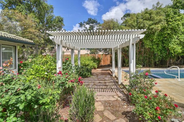 1501 Elsdon Cir, Carmichael, CA 95608