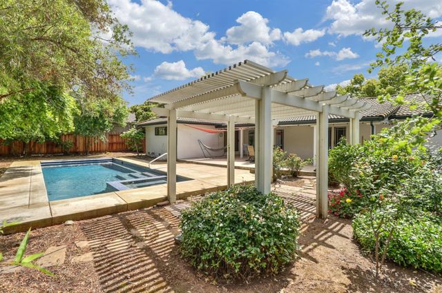 1501 Elsdon Cir, Carmichael, CA 95608