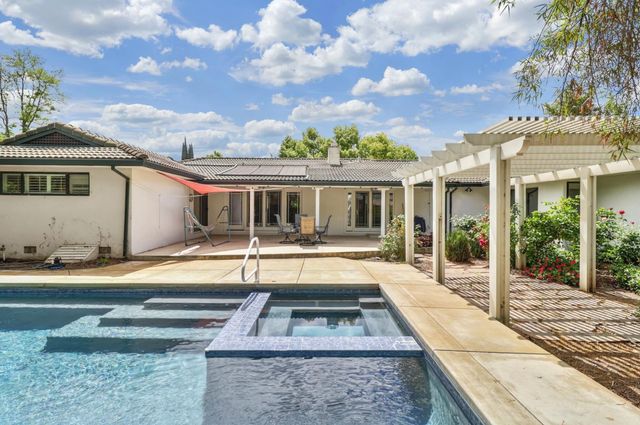 1501 Elsdon Cir, Carmichael, CA 95608