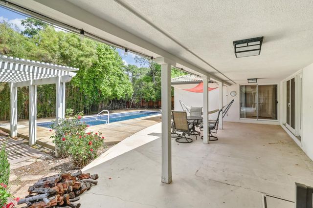 1501 Elsdon Cir, Carmichael, CA 95608