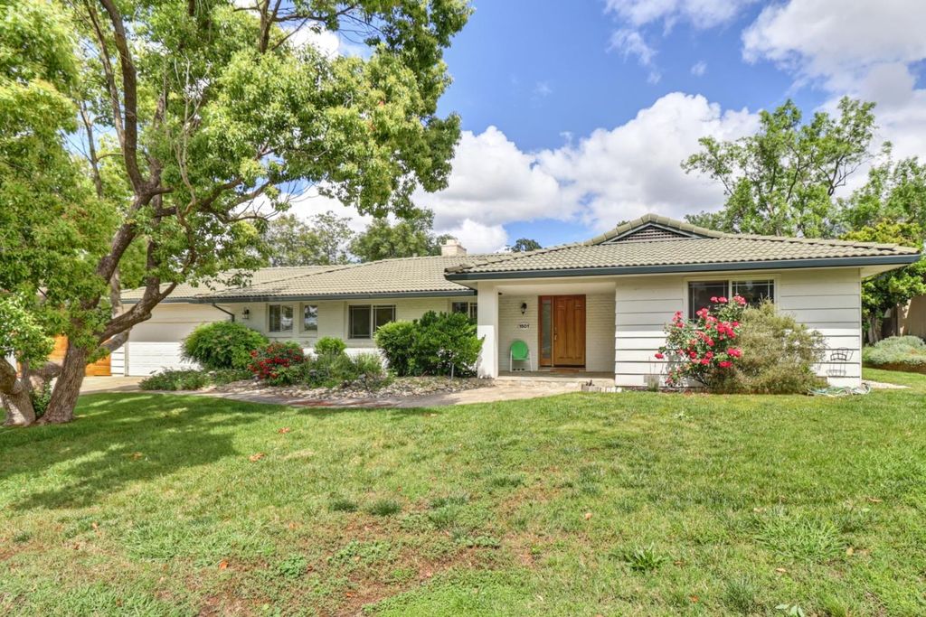 1501 Elsdon Cir, Carmichael, CA 95608