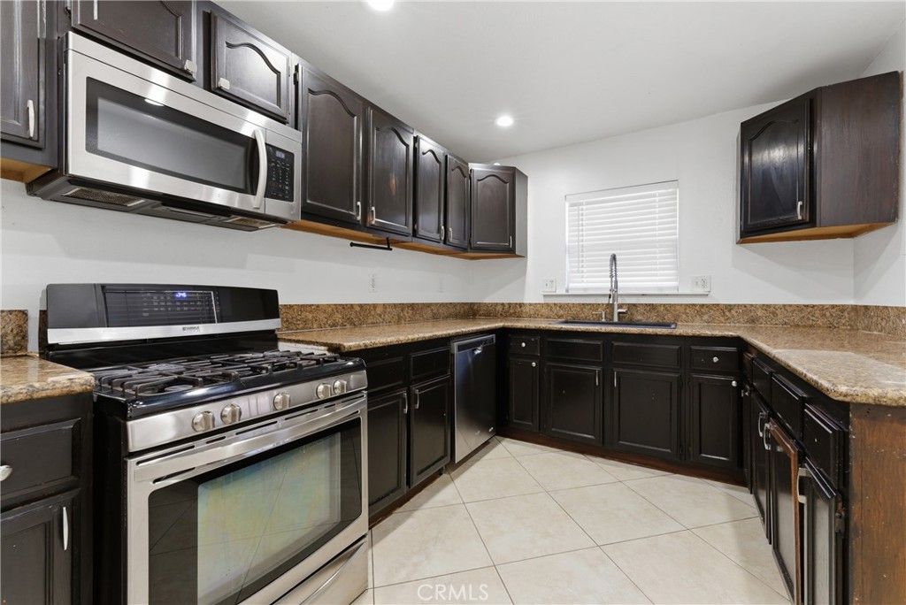 Image 10 of property listing at 1701 W 136th, Compton, CA 90222