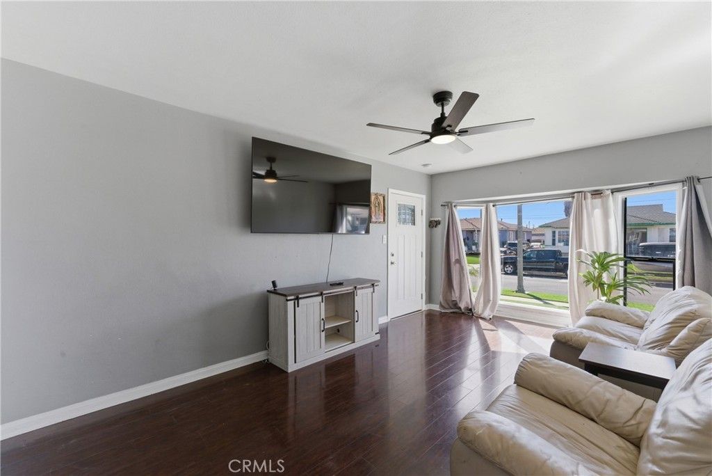 Image 3 of property listing at 1701 W 136th, Compton, CA 90222