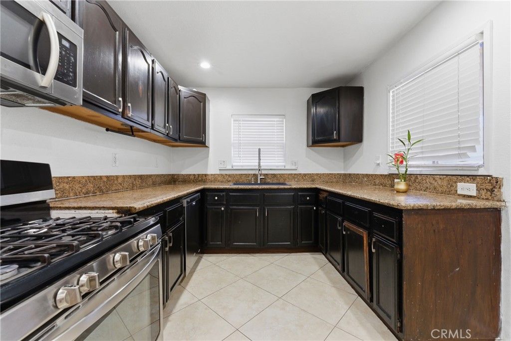 Image 9 of property listing at 1701 W 136th, Compton, CA 90222