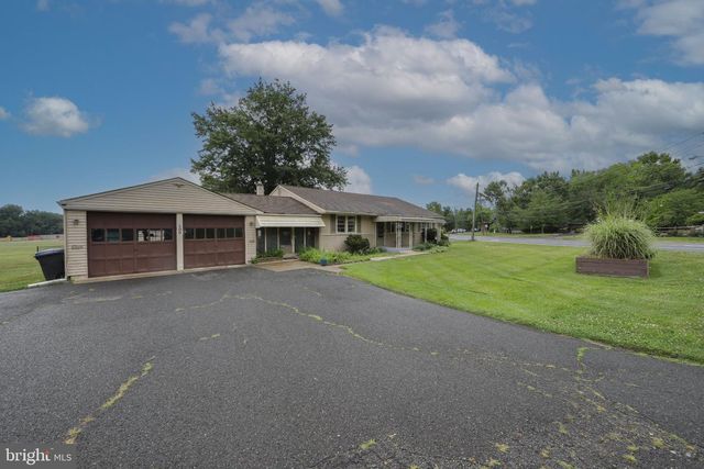 500 MOUNT LAUREL RD, Mount Laurel, NJ 08054