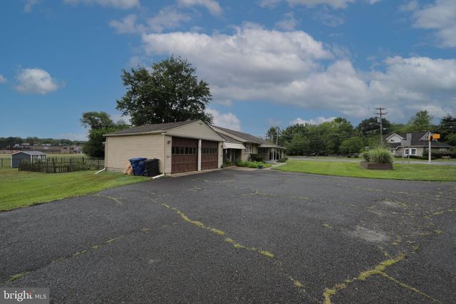500 MOUNT LAUREL RD, Mount Laurel, NJ 08054