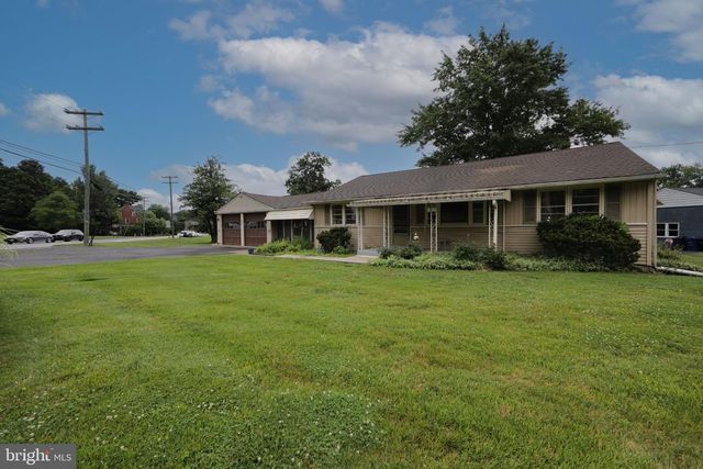 500 MOUNT LAUREL RD, Mount Laurel, NJ 08054