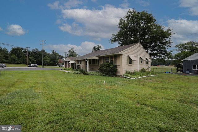 500 MOUNT LAUREL RD, Mount Laurel, NJ 08054