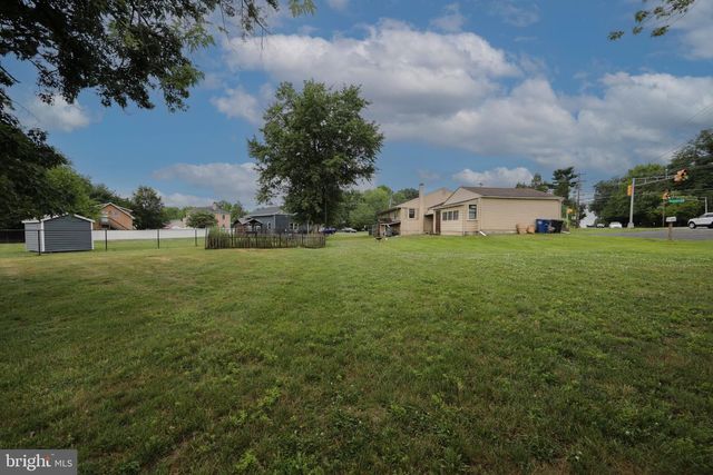 500 MOUNT LAUREL RD, Mount Laurel, NJ 08054