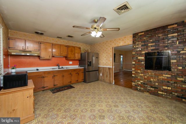 500 MOUNT LAUREL RD, Mount Laurel, NJ 08054