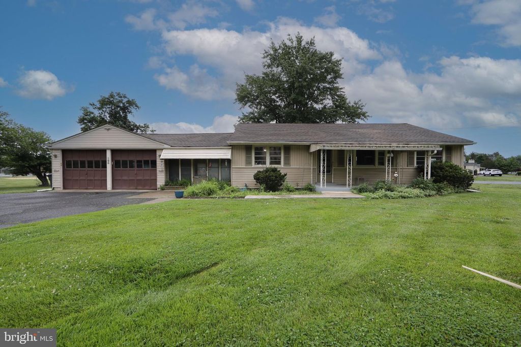 500 MOUNT LAUREL RD, Mount Laurel, NJ 08054