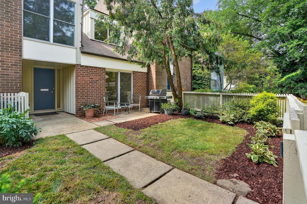 11559 LINKS DR, Reston, VA 20190