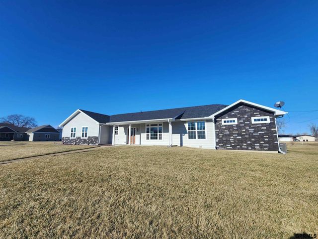 308 W Maple Street, Hooper, NE 68031