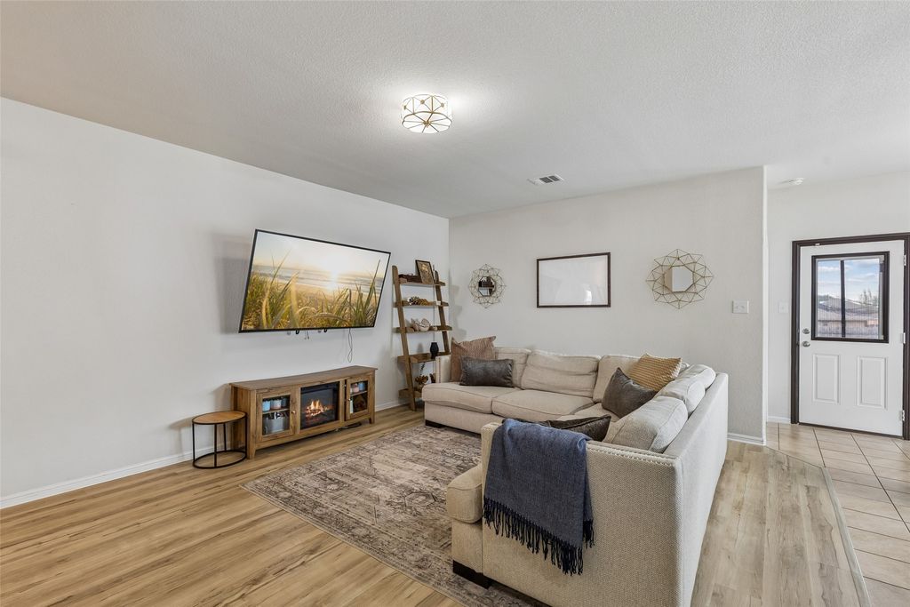 9213 Hill Topper Trail, Fort Worth, TX 76131 — photo 5