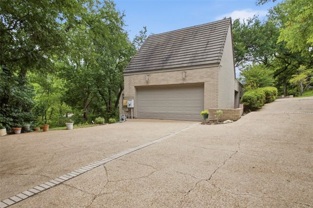 1111 Pebble Creek Road, Fort Worth, TX 76107