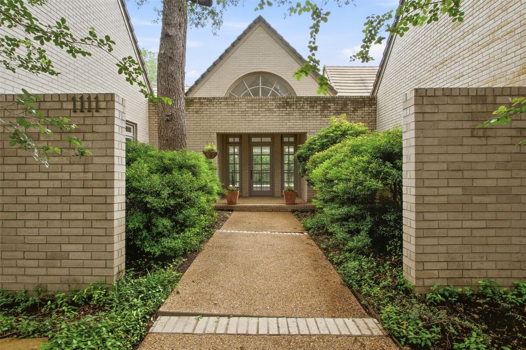 1111 Pebble Creek Road, Fort Worth, TX 76107