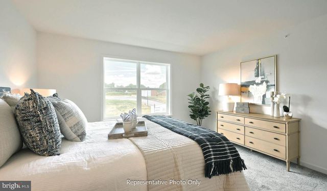 32 N CONIFER DR, Elizabethtown, PA 17022