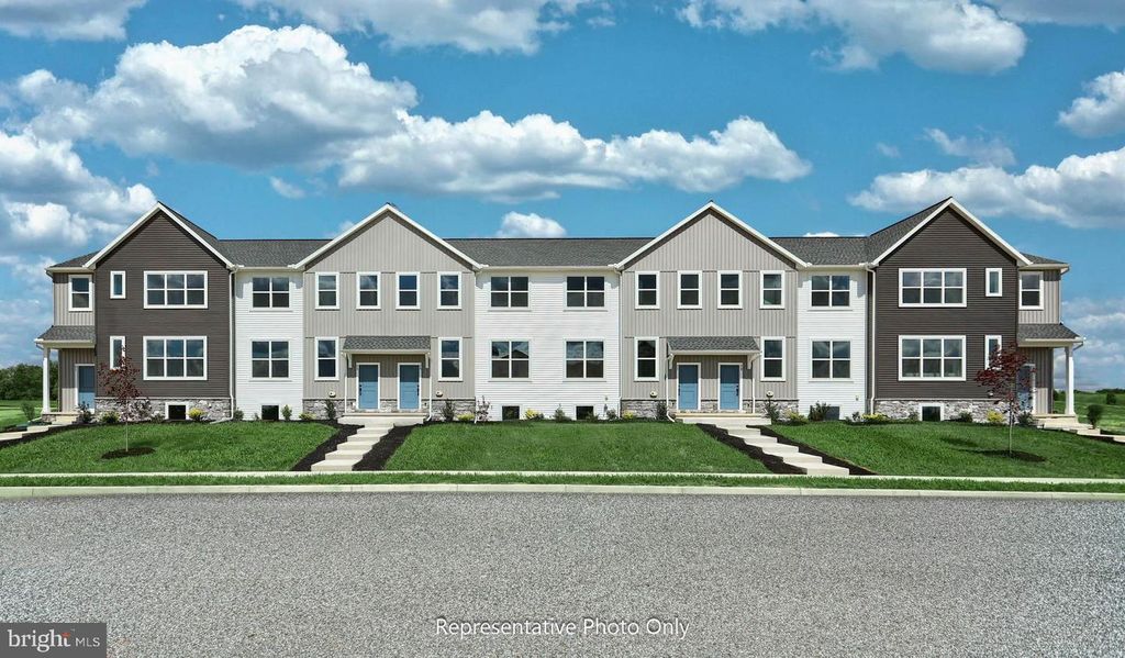 32 N CONIFER DR, Elizabethtown, PA 17022