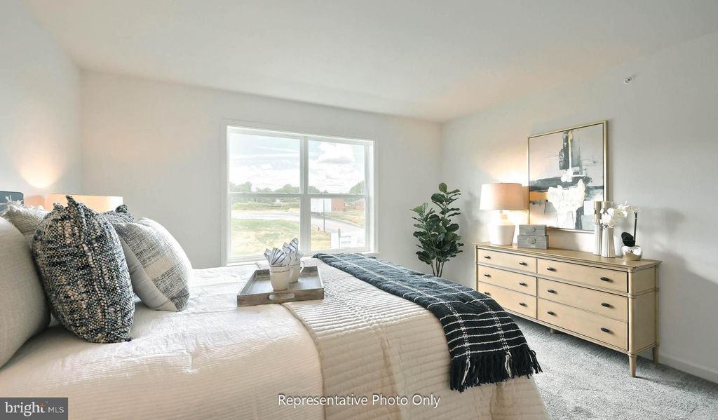 Image 16 of property listing at 32 N CONIFER DR, Elizabethtown, PA 17022